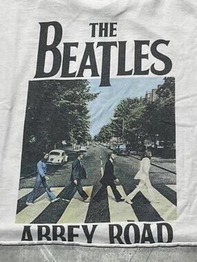 The Beatles Preowned Large Cropped T-shirt